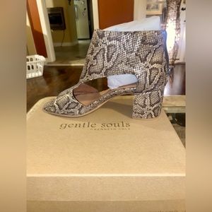 Gentle Souls by KENNETH COLE “Charlene”